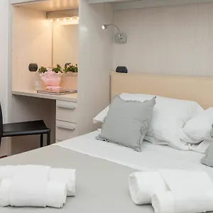 https://andenis-luxury-house.it-romehotels.com
